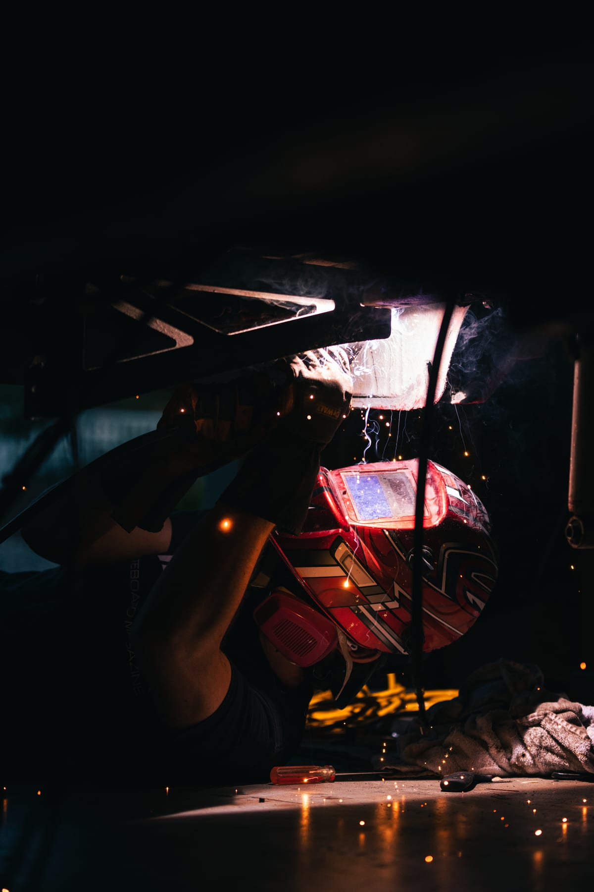 Welding a motor mount to the E30 chassis